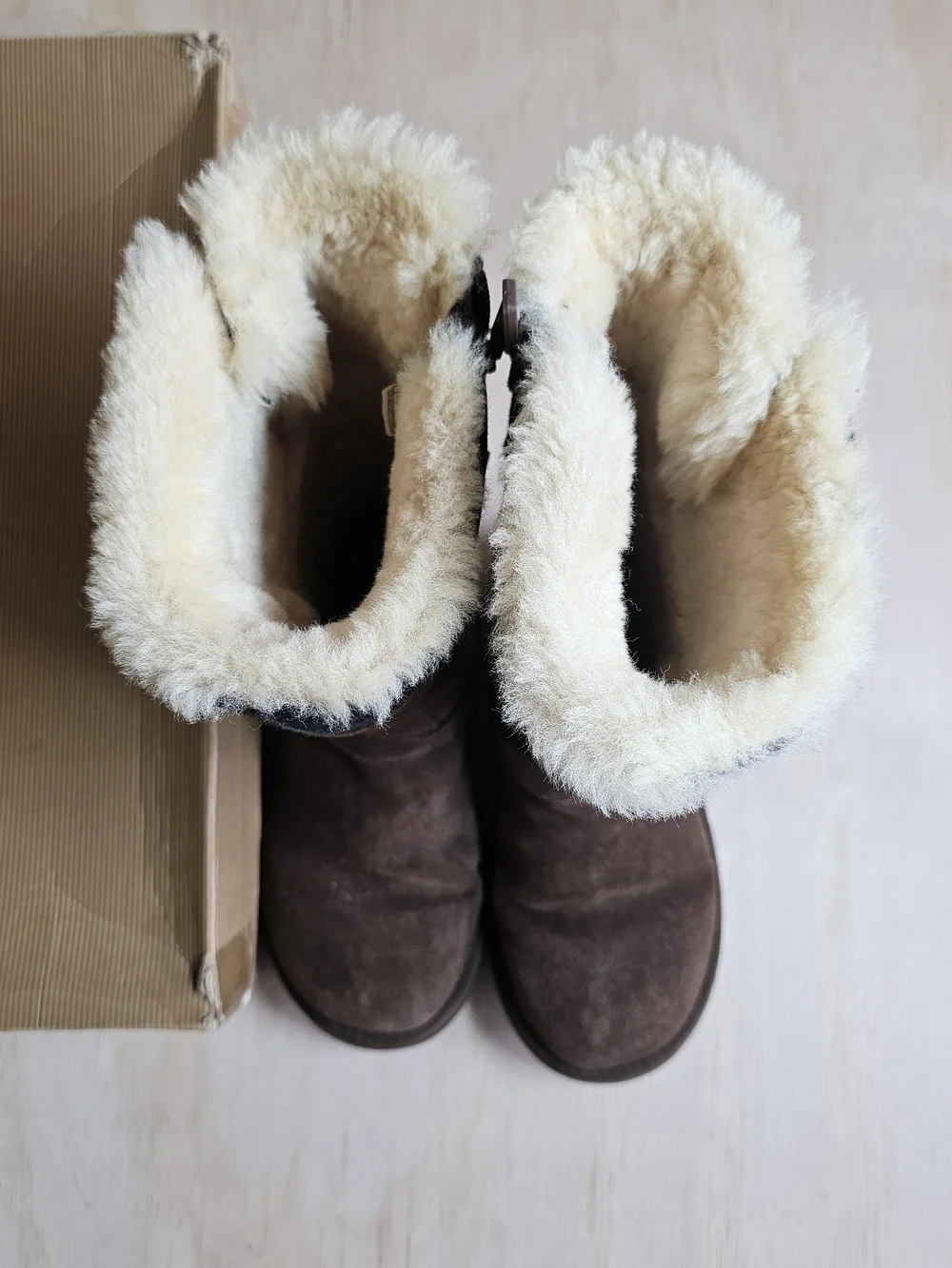 PREOWNED UGG BOOTS 